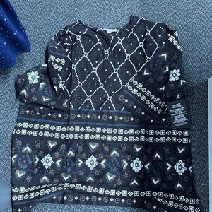 Woman within tunic 18/20 // 083030